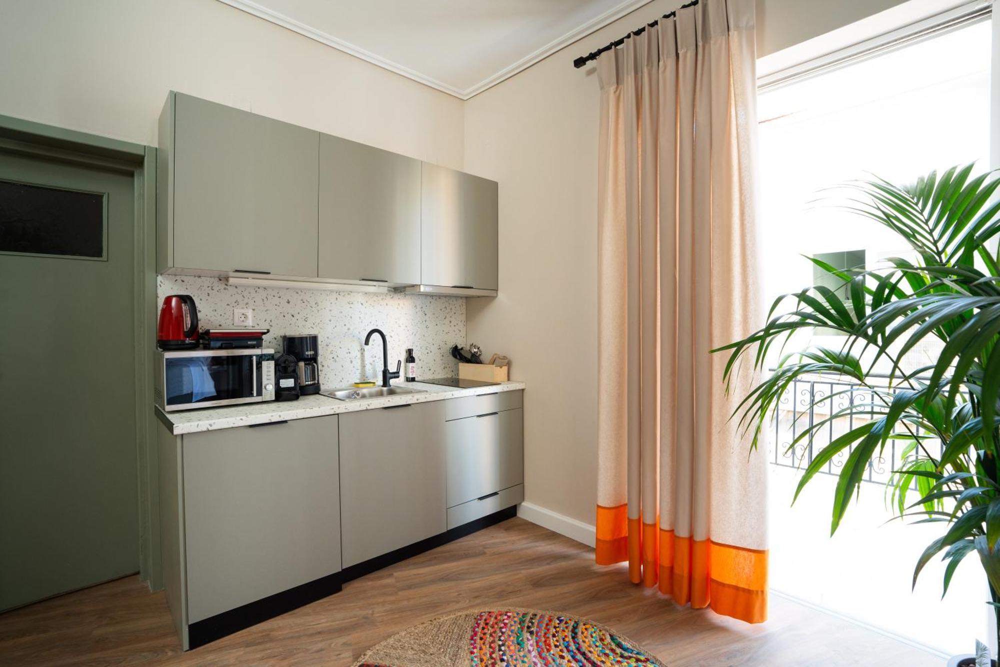 Nyx Guesthouse Триполис Экстерьер фото