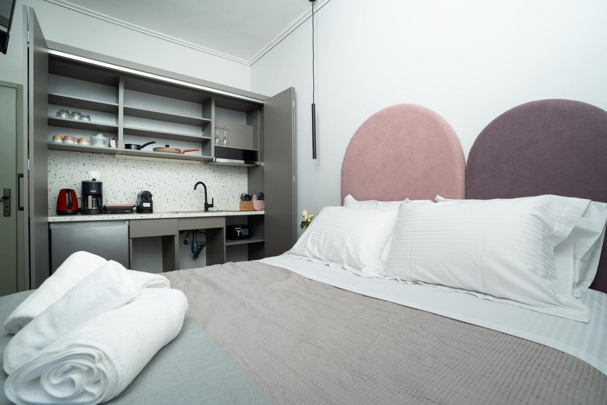 Nyx Guesthouse Триполис Экстерьер фото