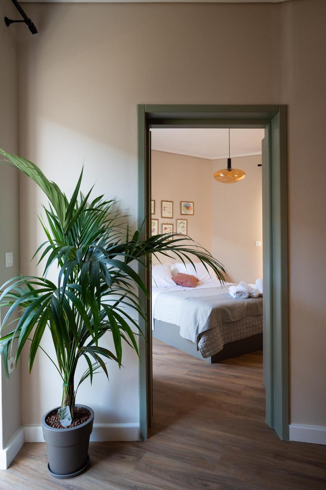Nyx Guesthouse Триполис Экстерьер фото